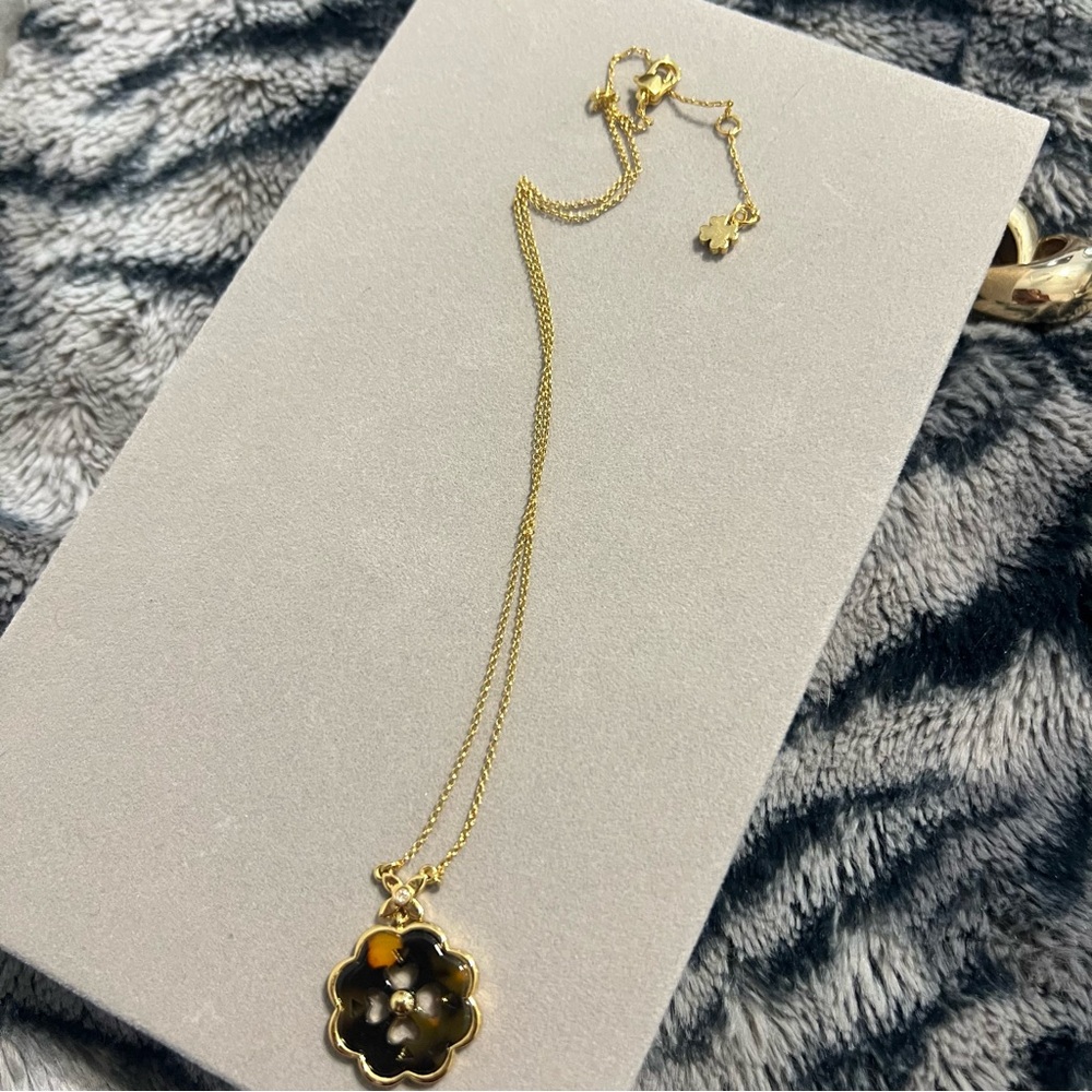 Kate spade Elegant Gold Flower Pendant Necklace